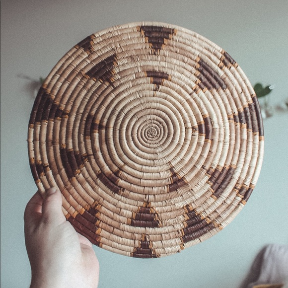 Wall basket coiled, flaw shown - Picture 4 of 4